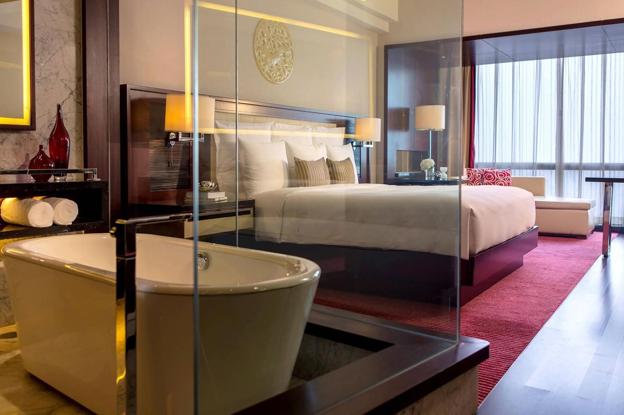Hotel Renaissance Capital
