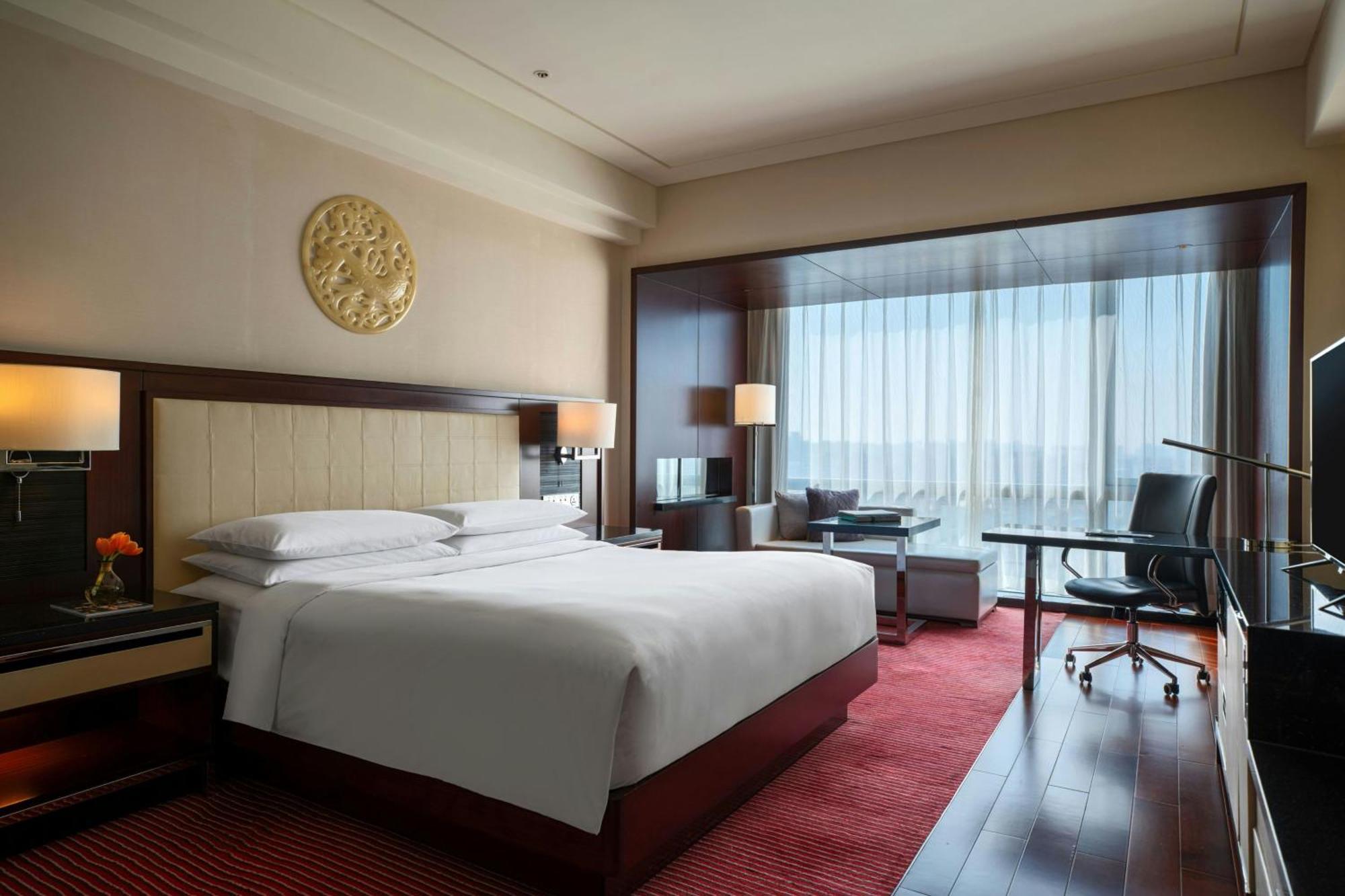 Renaissance Capital Hotel 5*