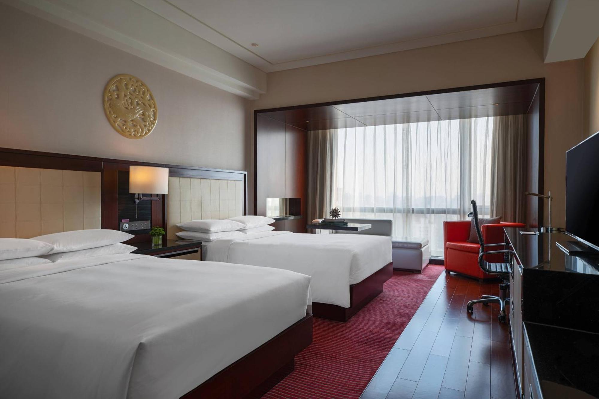 Hotel Renaissance Capital 5*