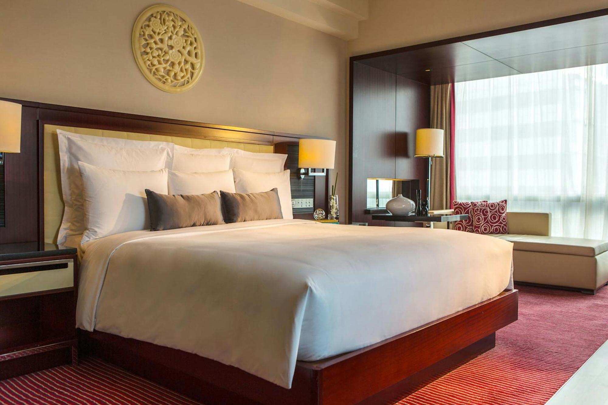 Renaissance Capital Hotel 5*