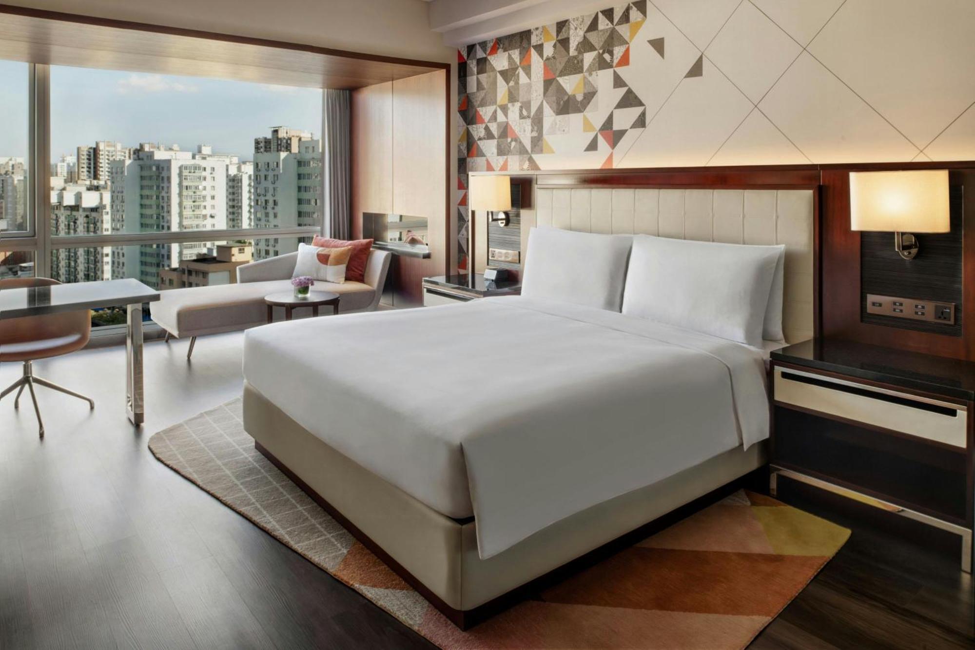 Hotel Renaissance Capital 5*