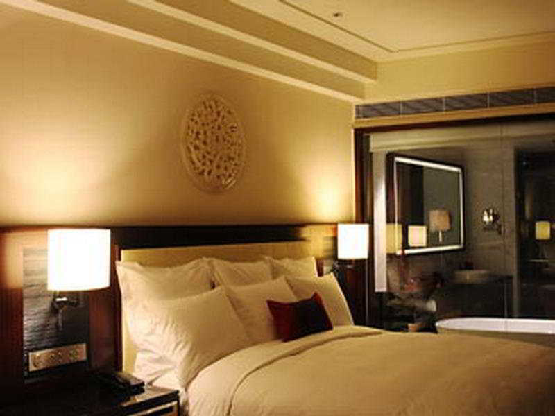 Hotel Renaissance Capital 5*
